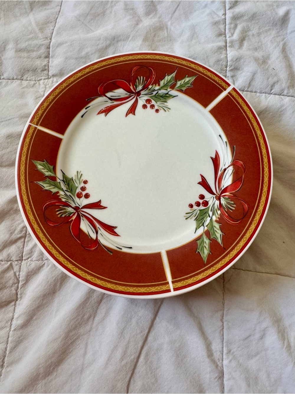 Gibson Everyday Christmas Holiday Salad Plates (7) Holly, Bows & Berries(GID205)